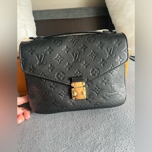 Louis Vuitton Pochette Metis Empreinte in Black